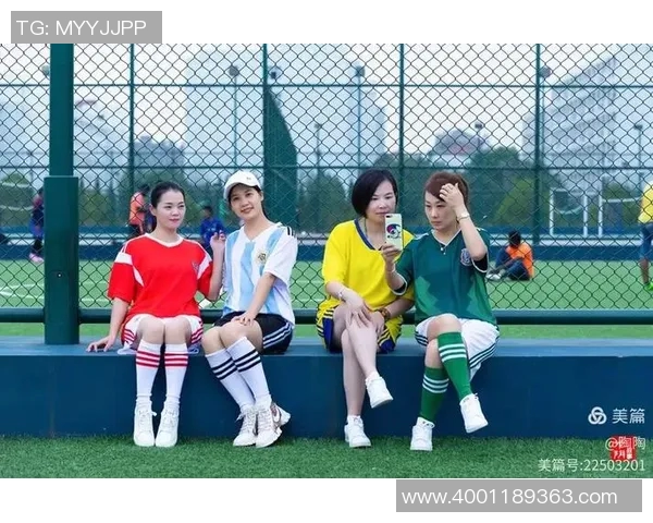 足球明星妻子们的风采展示与生活点滴分享 足球明星妻子们的风采展示与生活点滴分享